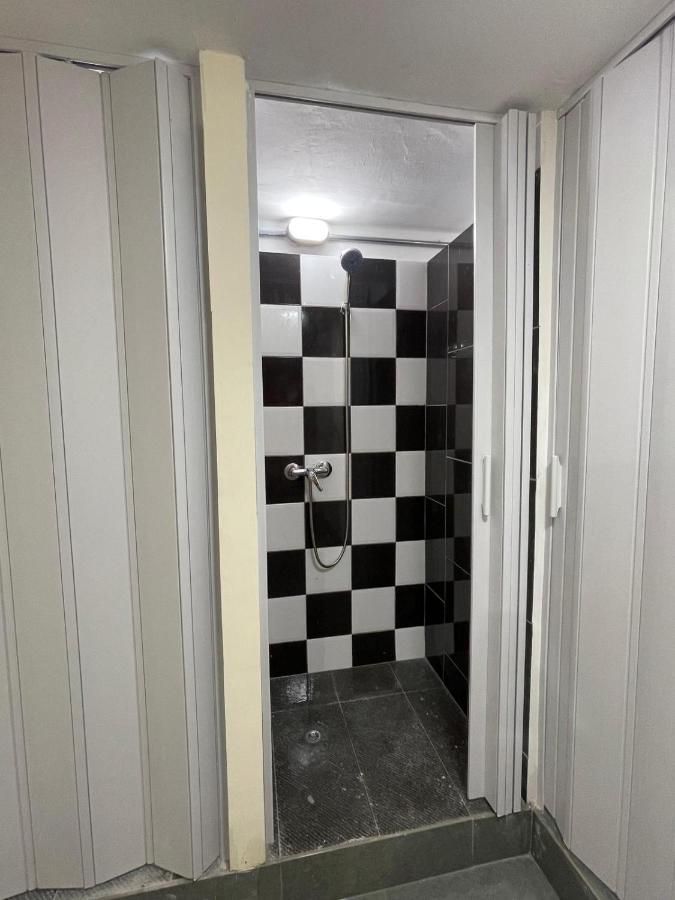 Ommi Hostel Сент Джулианс Экстерьер фото