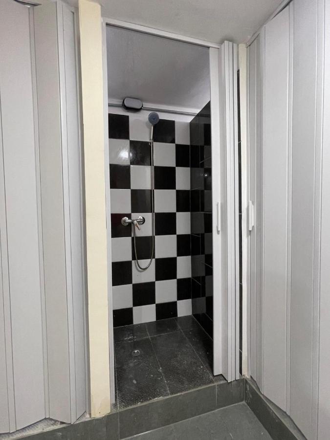 Ommi Hostel Сент Джулианс Экстерьер фото