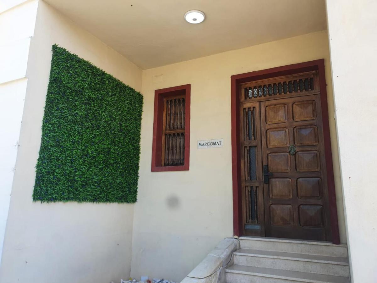 Ommi Hostel Сент Джулианс Экстерьер фото