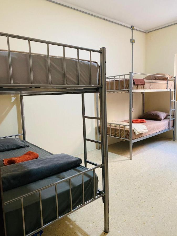 Ommi Hostel Сент Джулианс Экстерьер фото