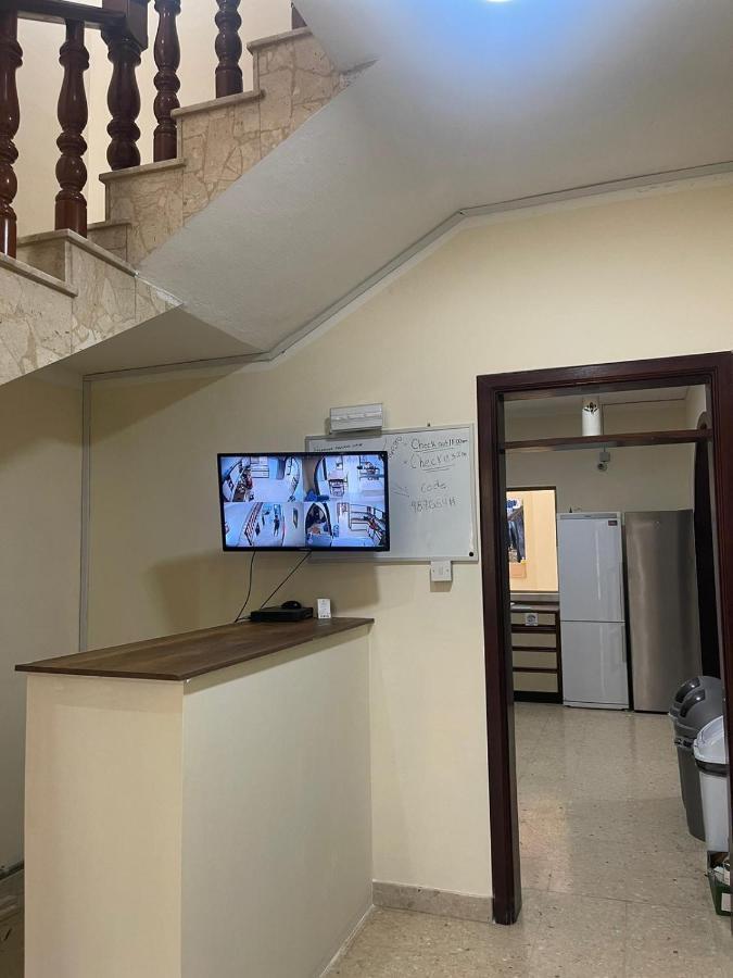 Ommi Hostel Сент Джулианс Экстерьер фото